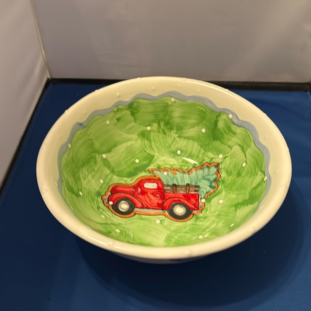 Pugh Christmas bowl‎